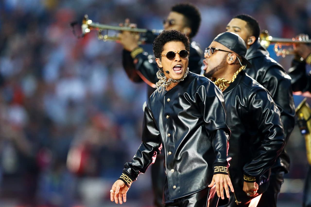 Además este chico color canela, ha logrado muchísimos éxitos gracias a su sencillo, 'Up Town Folk'.