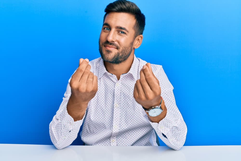 Puedes aprender de tus problemas financieros para saber cómo manejar mejor tu sueldo, tus ahorros y tus gastos para que estén más equilibrados y no sufras luego con tu cuenta bancaria.