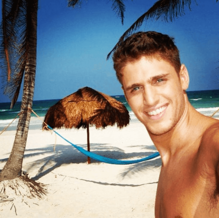 Su hermano, como él, también es modelo y uno de los galanes más populares de las telenovelas.