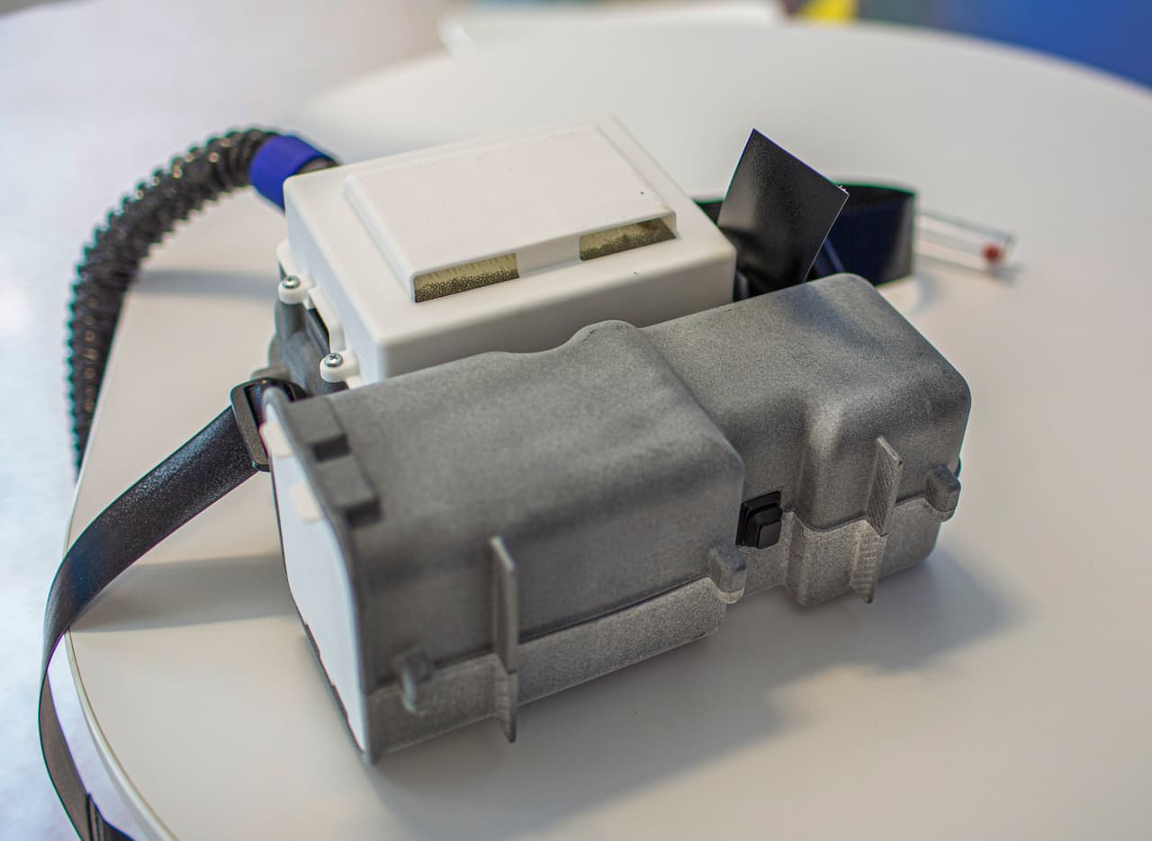 Producción de respiradores con un diseño totalmente nuevo a cargo de Ford. Este dispositivo ayuda a proteger a los profesionales de la salud que están en contacto directo con personas contagiadas.