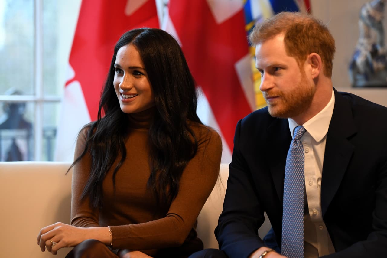 La privacidad es un asunto muy importante para el príncipe Harry y Meghan Markle y ahora han extremado sus precauciones para mantenerse alejados de los fotógrafos y curiosos que pretendan captarlos en su nueva mansión en Canadá.
<br>