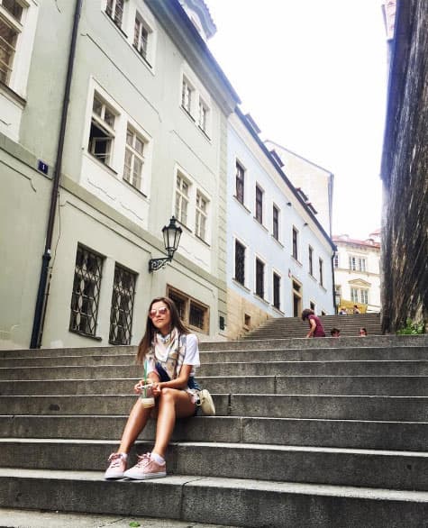 ¿En qué estaría pensando Paulina? ¿Qué estará viendo?