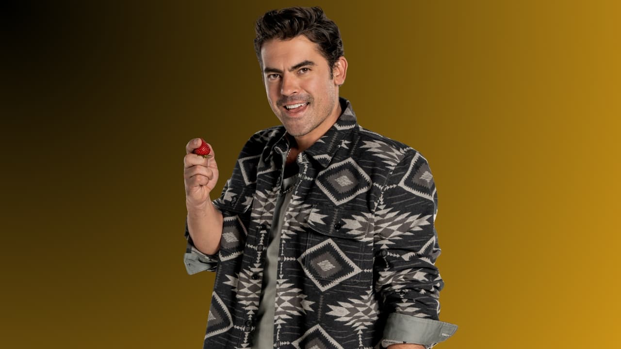 Iván Arana encarna a Aldo Bocanegra, la mano derecha de Leonel Carranza, a quien este considera su hermano. Mantiene una relación secreta con Julia y huye con ella de Villa Escarlata.