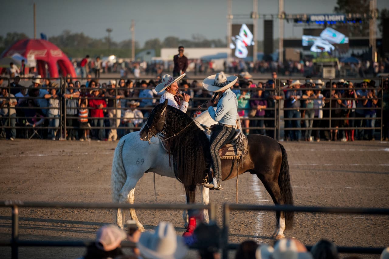 7 escenarios y mas de 50 artistas en 3 dias fueron los ingredientes para PuebloFest el 17 al 19 de marzo donde llegaron personas para disfrutar de todo el estado de California.