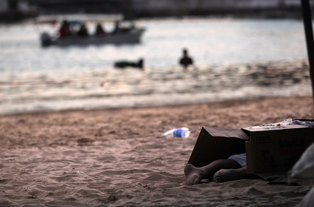 Playa Manzanillo, en Guerrero, contiene 616 NMP/100 ml. En los
<a target="_blank" href="https://www.gob.mx/semarnat/acciones-y-programas/programa-de-playas-limpias"> ‘Resultados de calidad de agua de mar’</a>, Cofepris establece que estos enterococos son bacterias que pueden provocar infecciones urinarias, bacteremia, endocarditis, diverticulitis y meningitis.