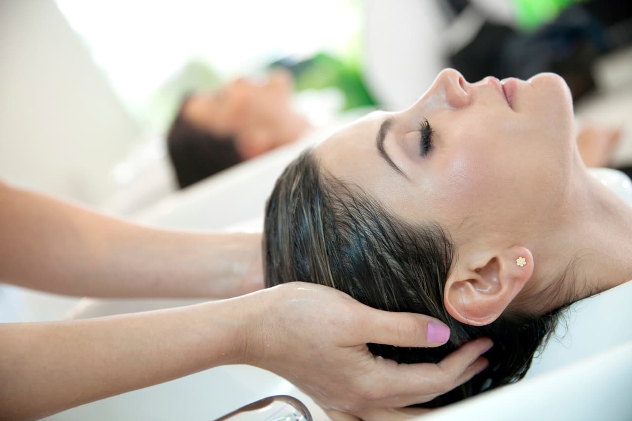 <b>Pruebas los shampoos secos.</b> Además de tu shampoo tradicional, también puedes probar returas los aromas a comida con los conocidos como shampoos secos o en polvo.