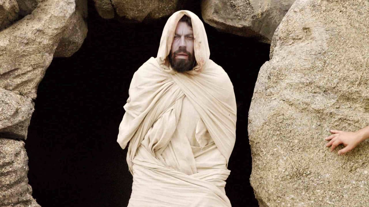 Tras una oración en agradecimiento a su padre fuera de la tumba donde fue sepultado 
<b>Lázaro</b>, el hijo de Dios le regresó la vida ante la mirada atónita de seguidores y discípulos.