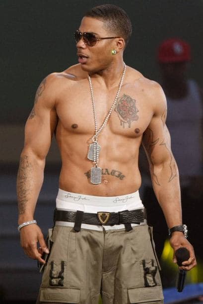 Nelly es un rapero de St. Louis, Missouri, que llegó a la fama con su éxito 'Country Grammer'. Este tema fue su primer sencillo en su album debut y lo impresionante es que lo llevo directamente al numero uno.