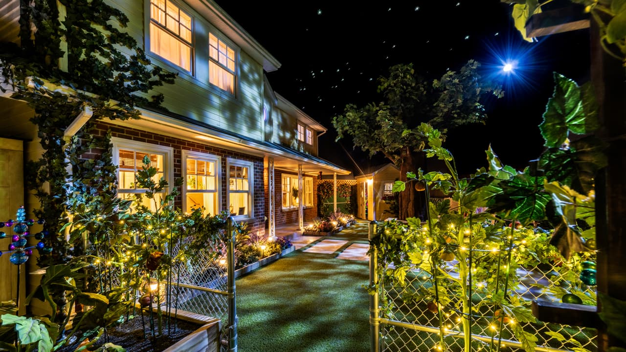 Meow Wolf abre sus puertas en el 
<b>centro comercial Grapevine Mills, en el 3000 Grapevine Mills Pkwy</b>. Se trata de una exposición inmersiva, llena de colores y experiencias, para 
<b>las personas de todas las edades</b>. Es
<i> “un viaje sin igual hacia lo desconocido”</i>, prometen los organizadores.