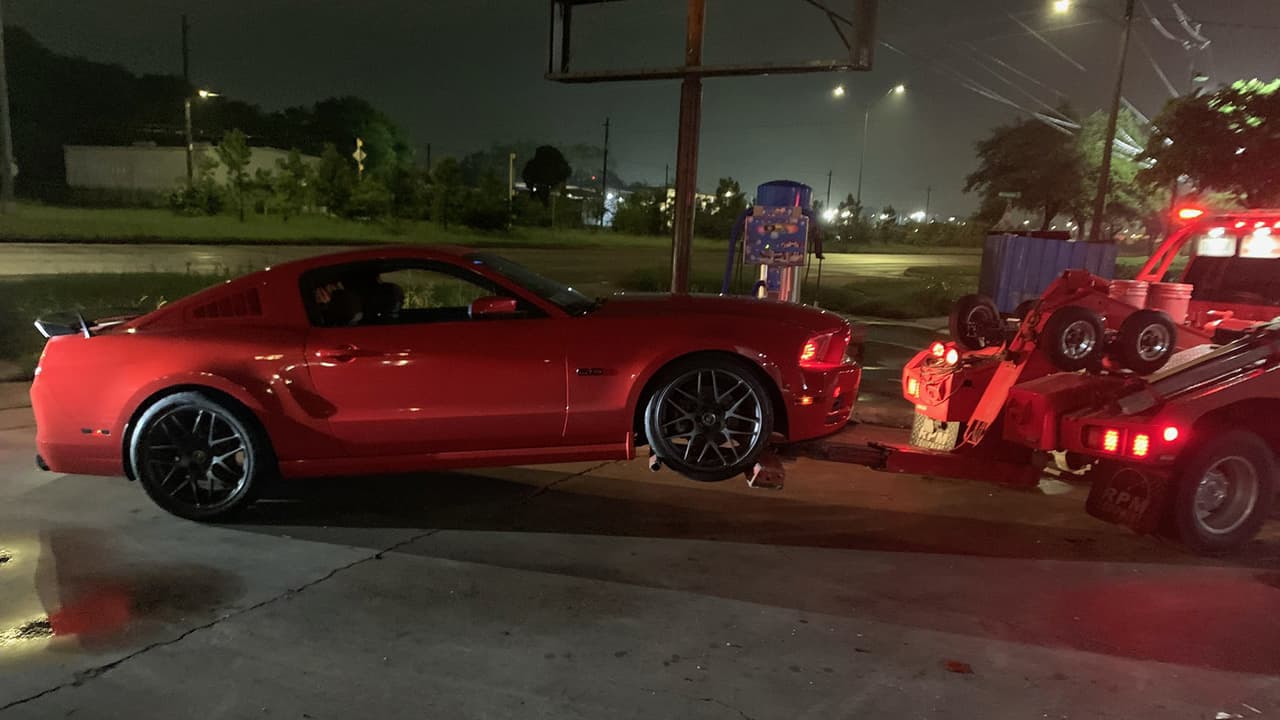 En estas acciones arrestaron a varias personas involucradas en carreras ilegales, por conducir de manera imprudente, conducta mortal, órdenes de arresto y otras ofensas.