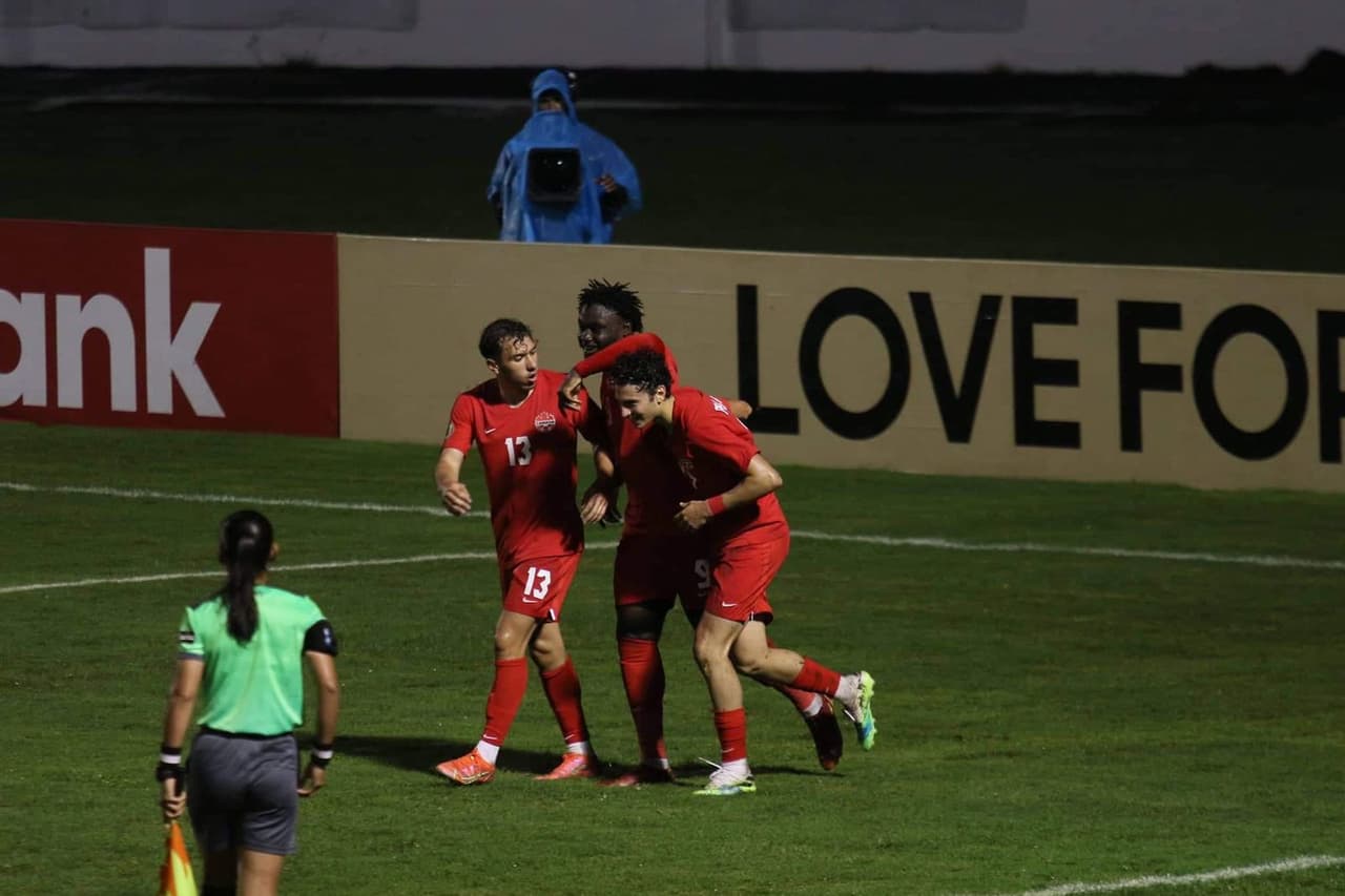 La Selección de Canadá tuvo la ventaja en dos ocasiones pero los estadounidenses tuvieron reacción y sacaron el empate.