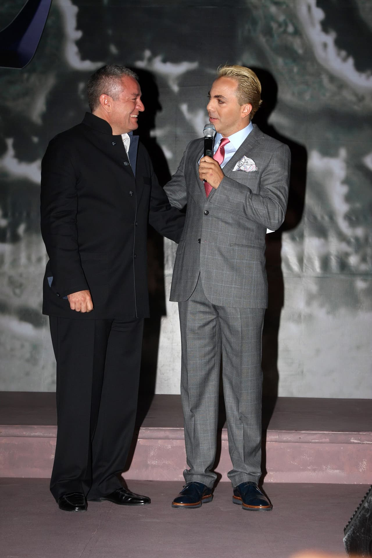 "En la parte musical contaremos con un tema e interpretación de Río Roma, además de Tom Peralta, Cristian Castro, por ahí un tema de Lalo Murguía que nos está preparando. Y de una 
<b>cantante que quiero</b> mucho, Fernanda y espero que les guste mucho también", comentó orgullosamente en el evento.