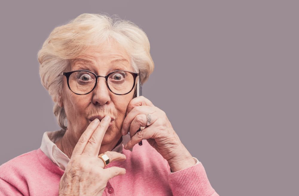 En cuestiones sentimentales ten cuidado con esas personas que se te acercan por redes sociales intentando crear celos o chismes con tus seres queridos.