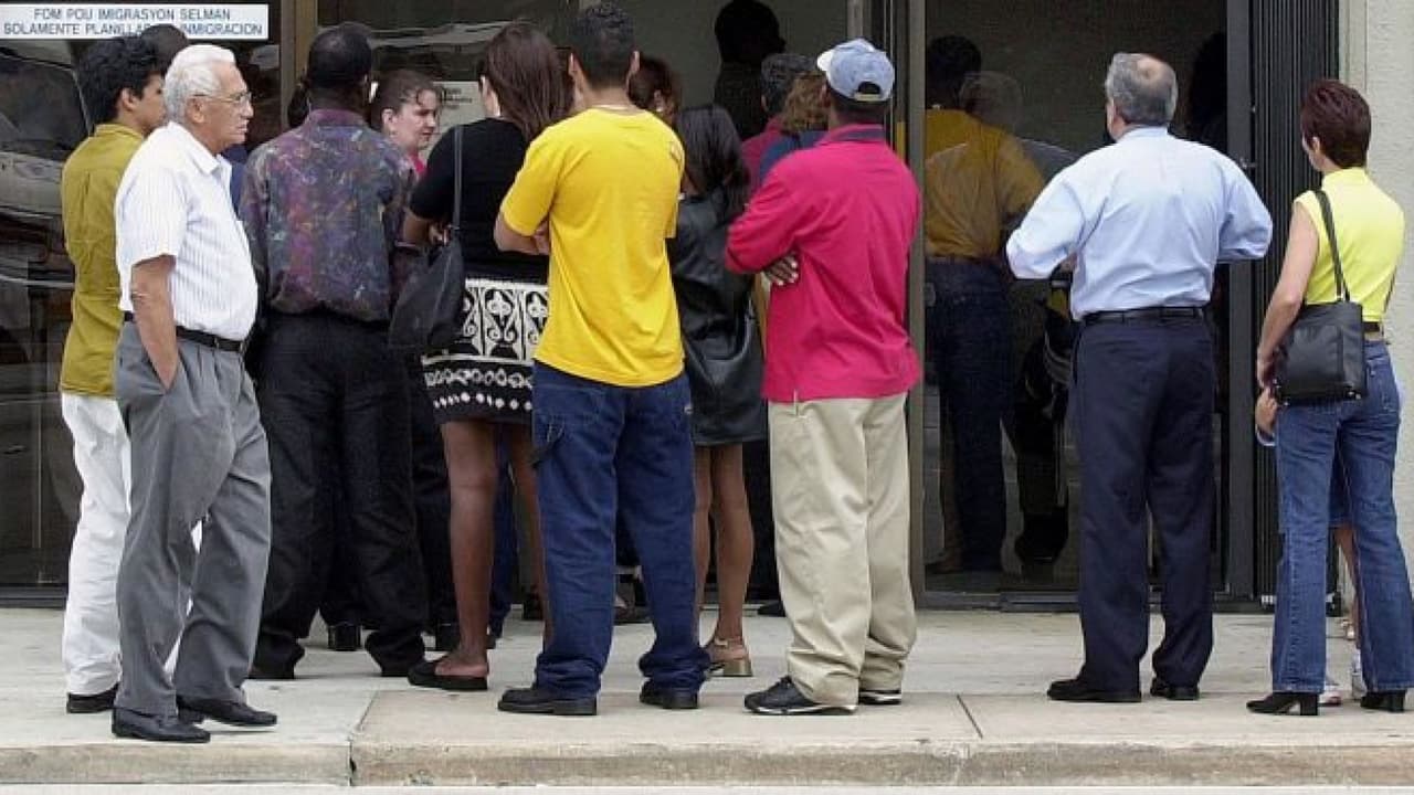 Temerle al coronavirus o a las autoridades: la angustia de los indocumentados 