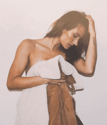 Su verdadera pasión es cantar.