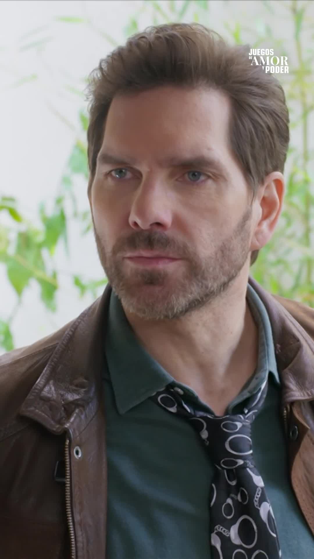 Roberto le reclama a Karina por su ruptura con Luciana