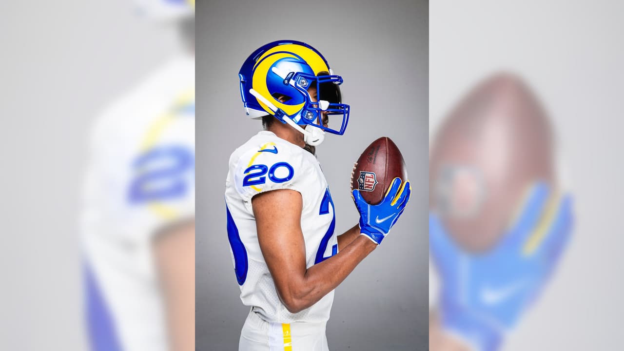 Insistimos en el cambio que presentan los números, ligeramente con una inclinación hacia la derecha.