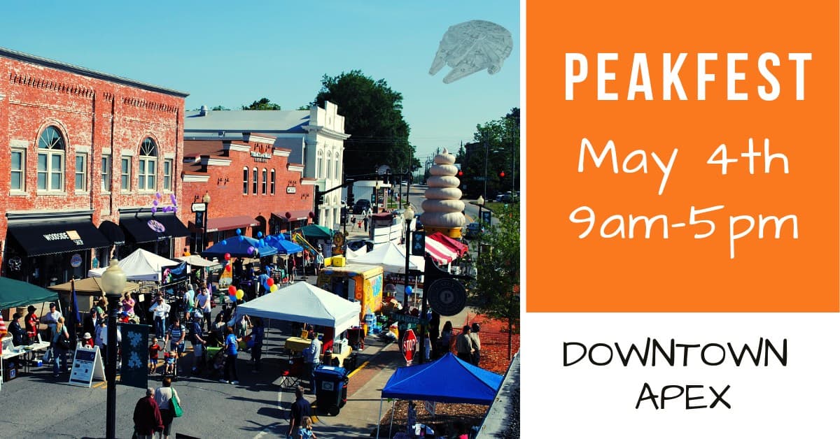 <b>Evento</b>: 43rd Annual Apex PeakFest
<br>
<b>Fecha</b>: 4 de mayo
<br>
<b>Lugar</b>: Downtown Apex
<br>
<b>Sitio web</b>: 
<a href="https://www.apexnc.org/537/PeakFest">https://www.apexnc.org/537/PeakFest</a> 
<br>
<br>Salem St. en el centro histórico de Apex cobra vida con más de 20,000 visitantes durante PeakFest, el evento anual más grande de la ciudad, que presenta música en vivo durante todo el día, artes y artesanías, entretenimiento para niños y vendedores de comida que brindan lo mejor del estado.