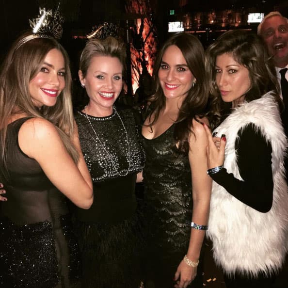 ¡Rodeada de bellas!