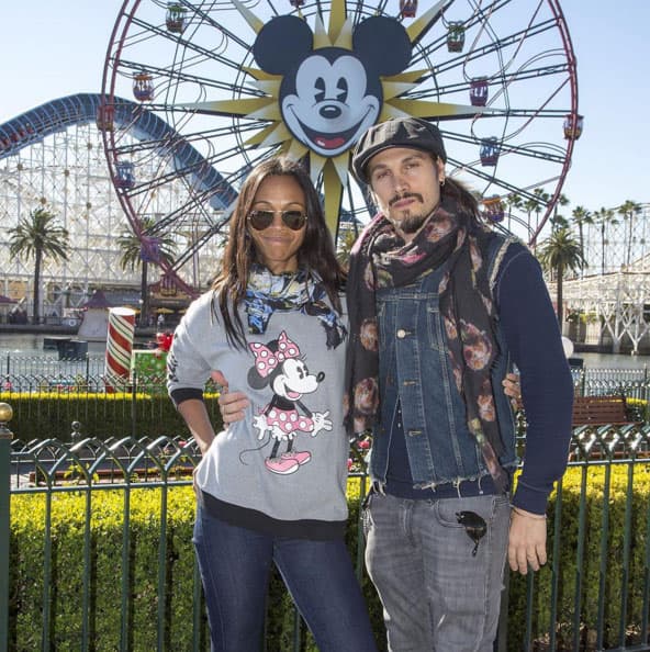 Zoe Saldaña y Marco Perego llevaron a sus gemelos a Disney en California.
