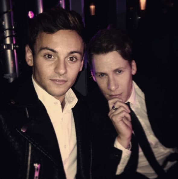 Tom Daley y Dustin Lance Black, muy seriecitos.