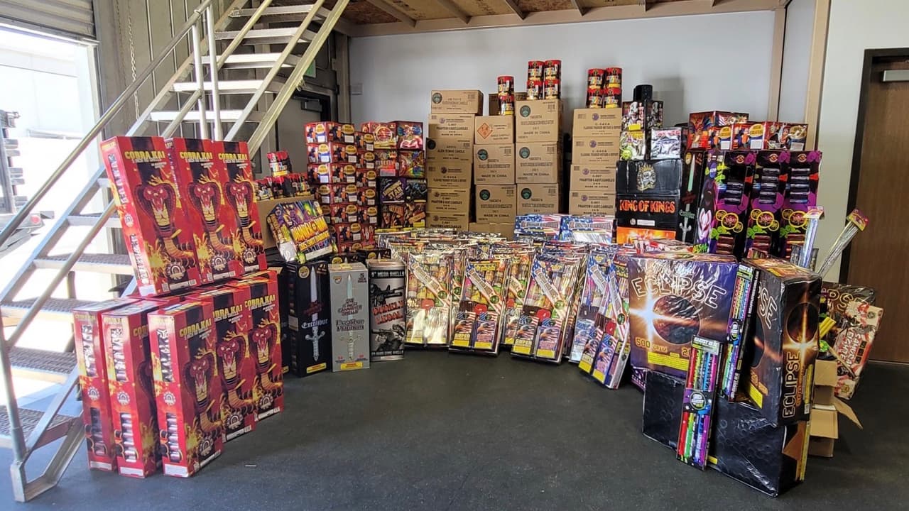 Oficina del alguacil de Kern decomisa más de 4,000 libras de fuegos artificiales ilegales