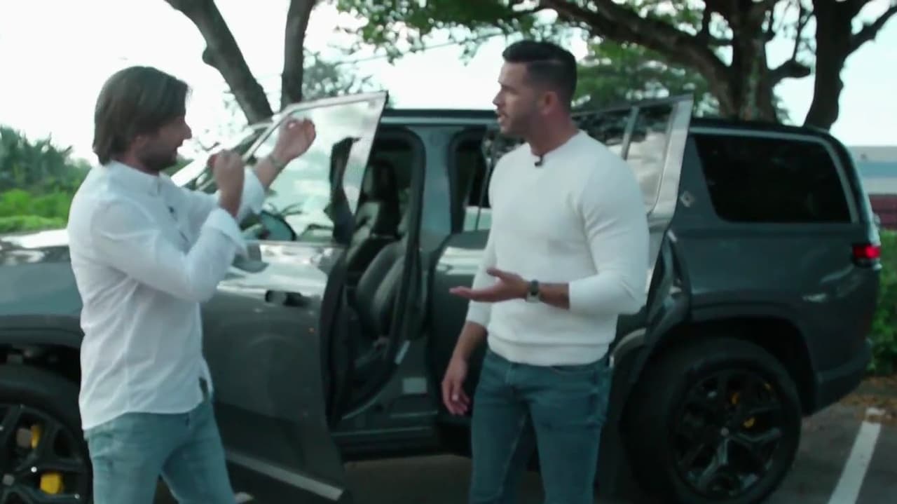 Las camionetas eléctricas de Rivian que sorprendieron al Chef Yisus por su gran espacio