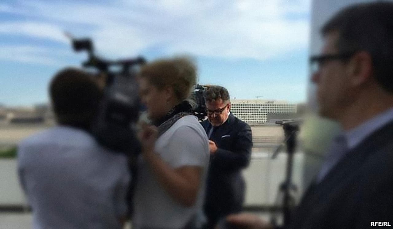 <b>RINAT AKHMETSHIN. </b>El 14 de julio se supo que al menos otra persona habría estado en el encuentro en la Torre Trump, un lobista ruso-estadounidense con un pasado supuestamente vinculado a la inteligencia rusa. Akhmetshin contó que Trump Jr. pidió a Vesellnitskaya datos sobre Clinton y que cuando se hizo evidente que ella no los tenía la impaciencia del hijo del presidente era palpable.