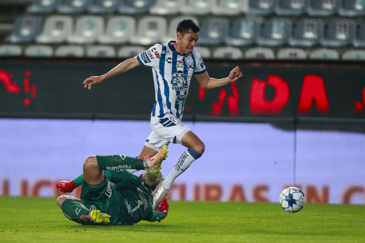 Los Tuzos se fueron con ventaja al descanso tras los tantos de Nicolás Ibáñez y Luis Chávez, pero Ángel Sepúlveda rescató el empate para los Gallos; José Angulo había adelantado a los visitantes.