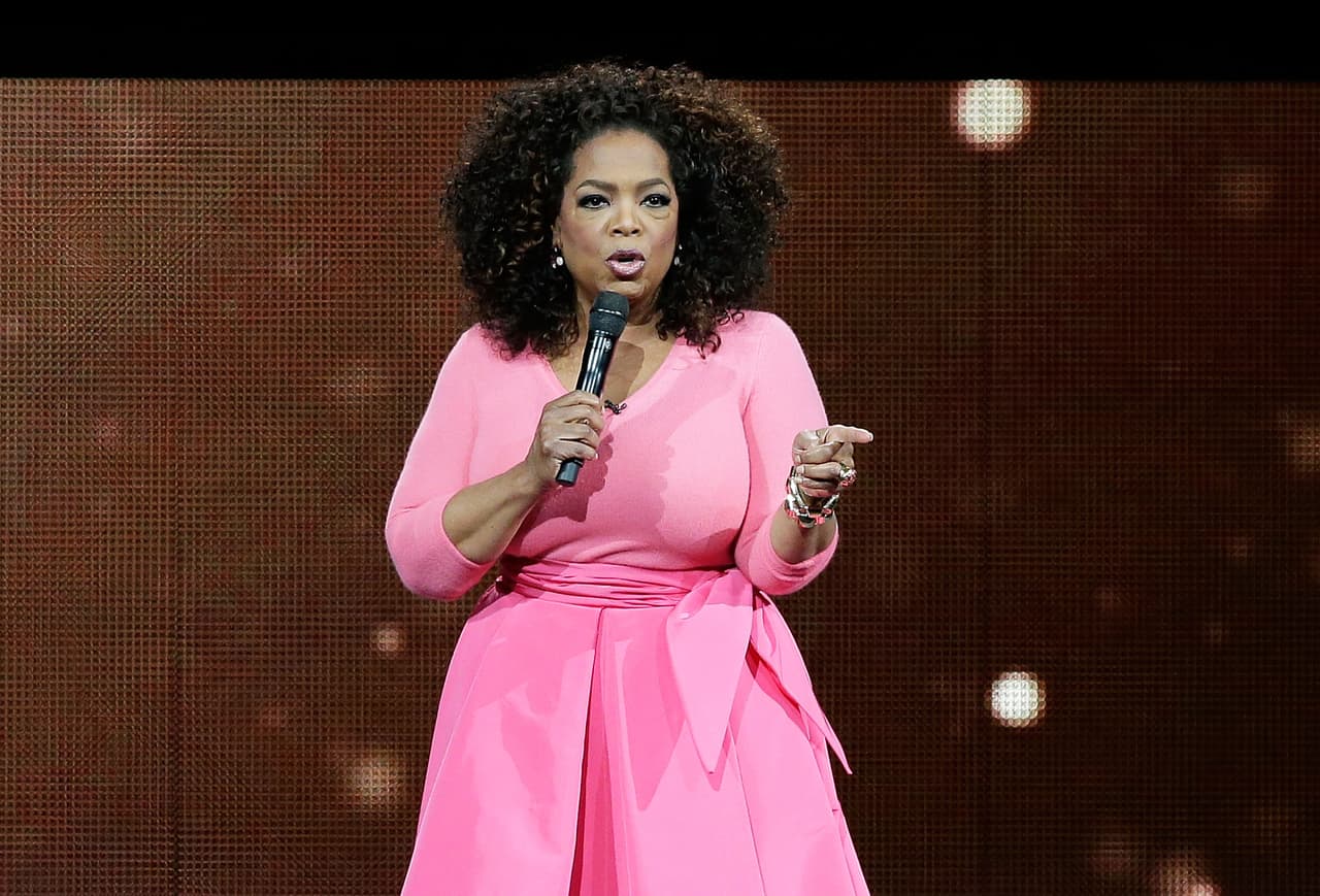 La famosa presentadora de televisión reveló que a los 14 años fue abusada sexualmente por su primo y unos amigos, como consecuencia quedó embarazada y dio a luz a un bebé prematuro que falleció en las primeras semanas.