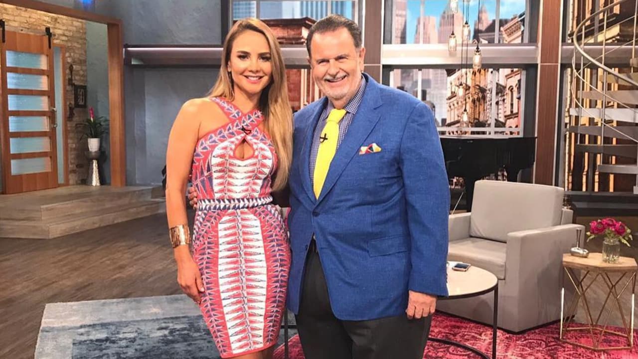 Ximena Córdoba nos visitó hoy y nos contó todos los chismes de la novela que está haciendo en México