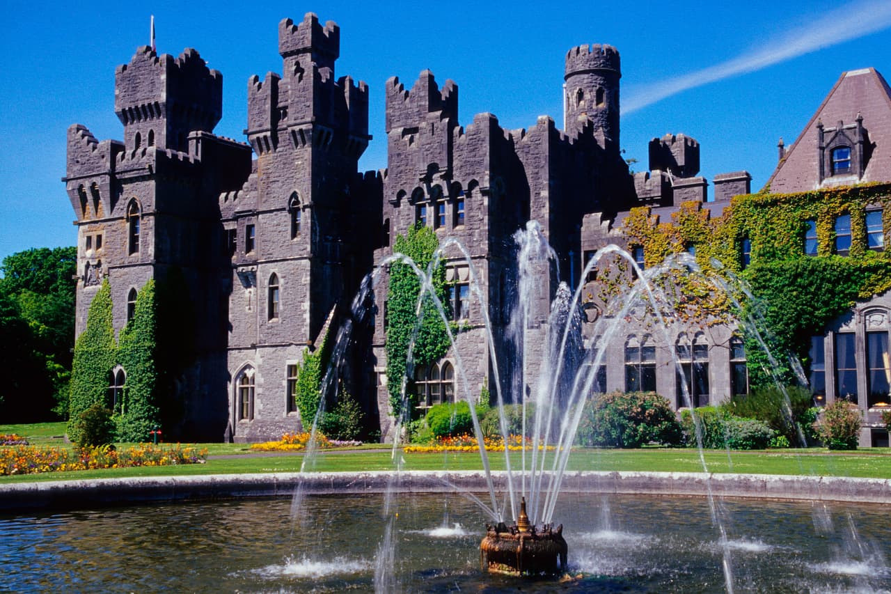 Pero pasar desapercibido es un reto para los miembros de la realeza y mientras mucho se especulaba sobre el destino de la 
<b>luna de miel</b> del 
<b>príncipe Harry</b> y 
<b>Meghan Markle</b>, todo apunta que decidieron quedarse muy cerca de casa.