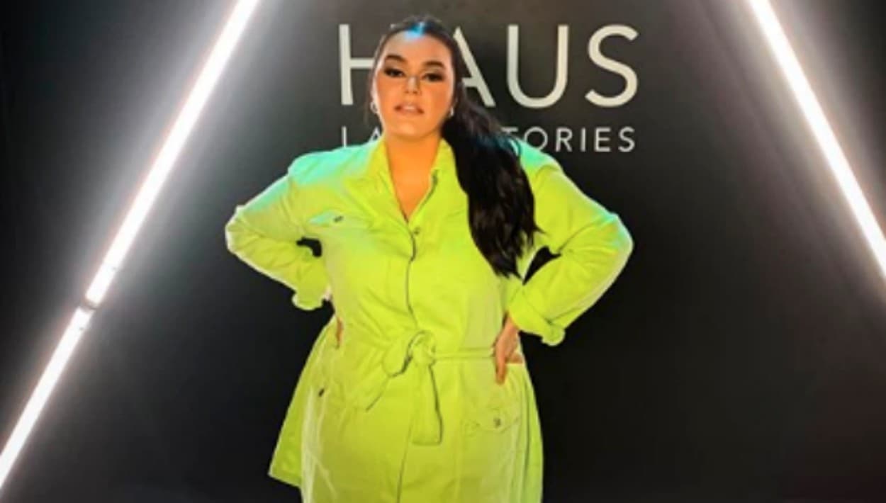 Ante los buenos comentarios que ha recibido en su perfil de Instagram, en donde cuenta con más de 1.1 millones se seguidores, agradeció al Dr. Remus Repta y al Spa al que acude para sus masajes moldeadores. "Gracias por este cuerpo", señaló Jenicka este 26 de junio.