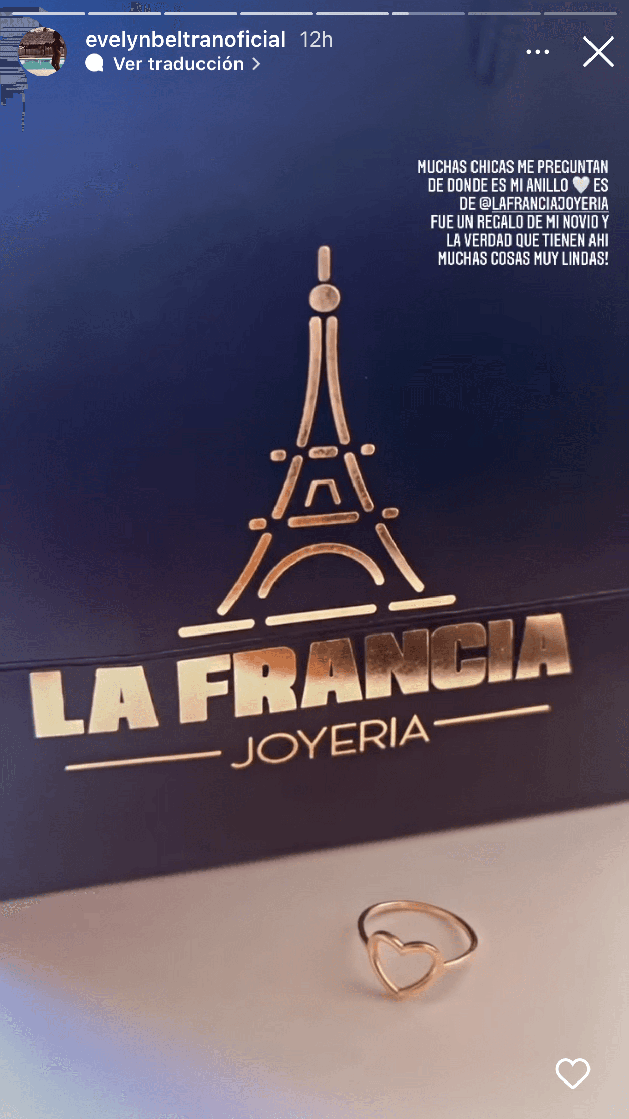<b>Le entregó este anillo</b> que ella misma presumió en sus historias de Instagram y que simboliza una fecha muy especial: "Fue un regalo de mi novio".
<br>