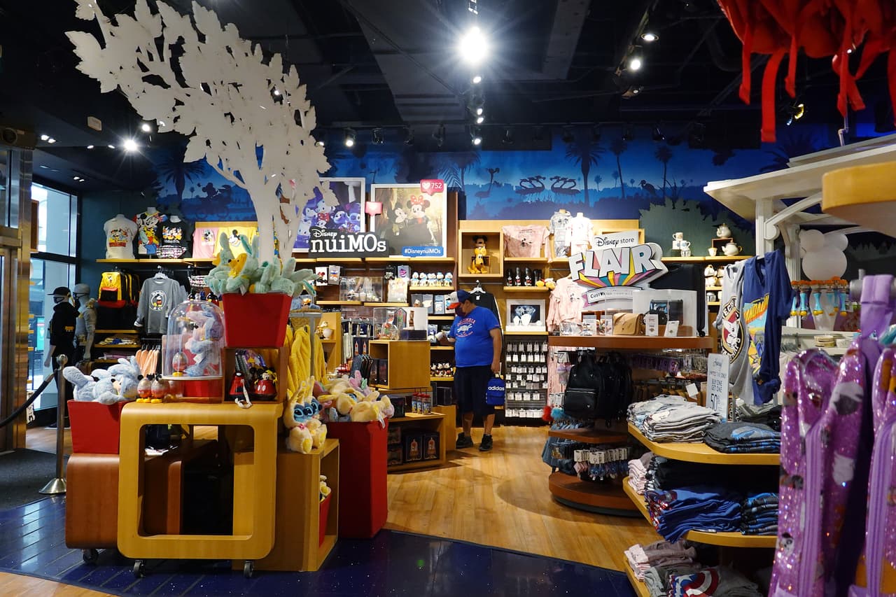 Y la tienda de Disney ubicada en el Dadeland Mall (7527 Dadeland Mall).