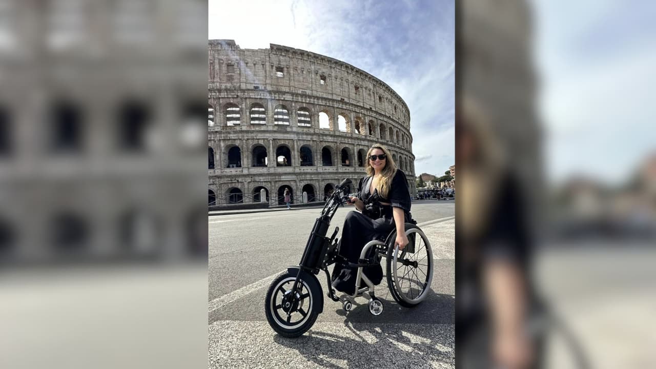 <h3 class="cms-H3-H3">Reinventarse tras la tragedia</h3>
<br>A pesar del dolor físico y emocional,
<b>regresó a la universidad, formó una familia y empezó a forjar un camino inspirador</b>. Marcela documentó su vida en redes sociales, compartiendo las dificultades que enfrentaba como persona con discapacidad.
<a href="https://www.facebook.com/MarceTurnage" target="_blank">Su cuenta, The Journey of a Brave Woman</a>, se convirtió en un espacio para inspirar a otros.
<br>La maternidad fue uno de sus mayores retos y también una de sus mayores motivaciones. Mientras criaba a su hija Mikaela,
<b>Marcela comenzó a viajar sola, enfrentándose a barreras físicas y sociales que usaba como combustible para demostrar que todo es posible.</b>