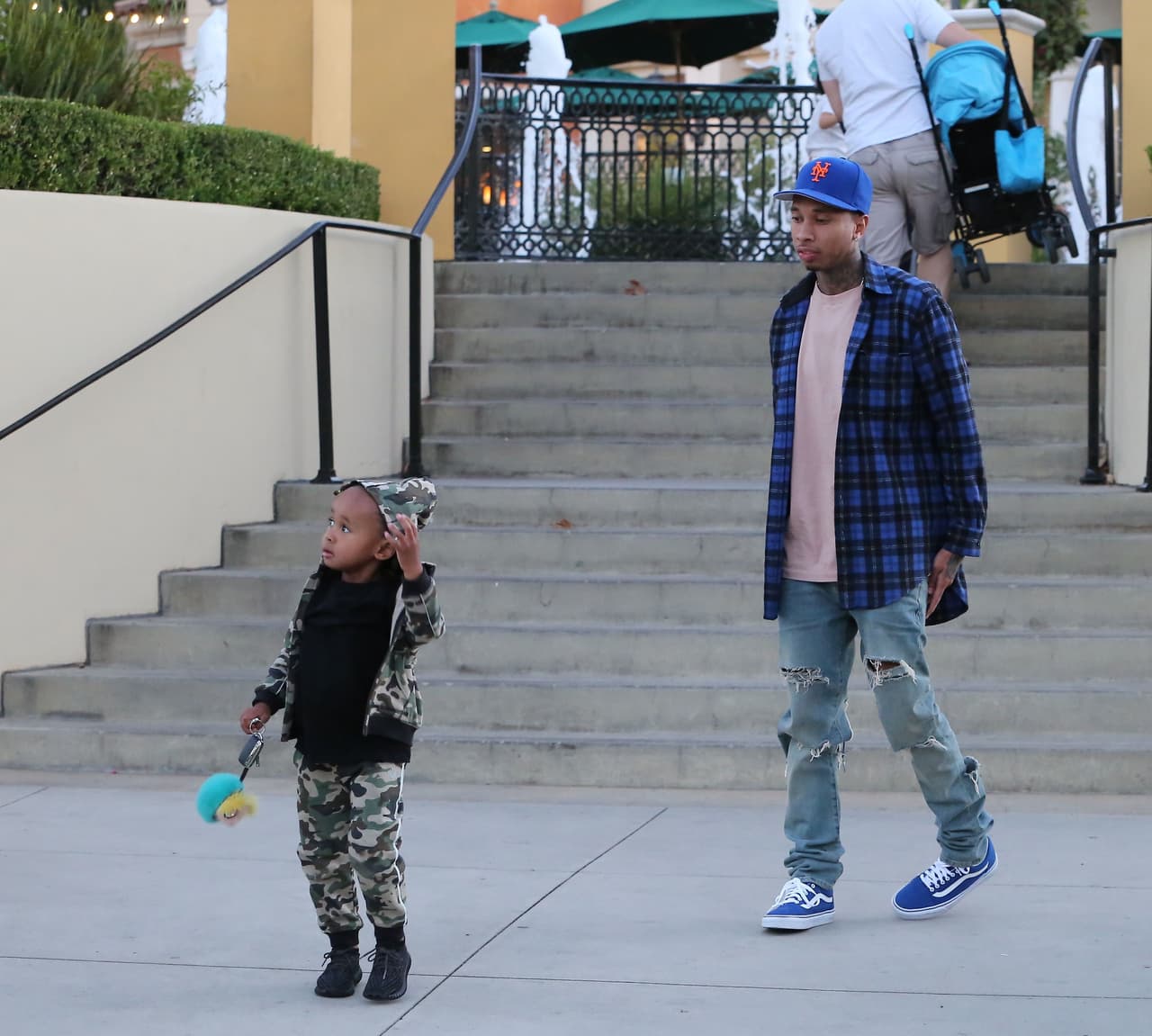 Photo © 2016 x17/The Grosby Group Calabasas, October 06, 2016. Kylie Jenner showing off her new hair color while hanging out with boyfriend Tyga at the mall in Calabasas.