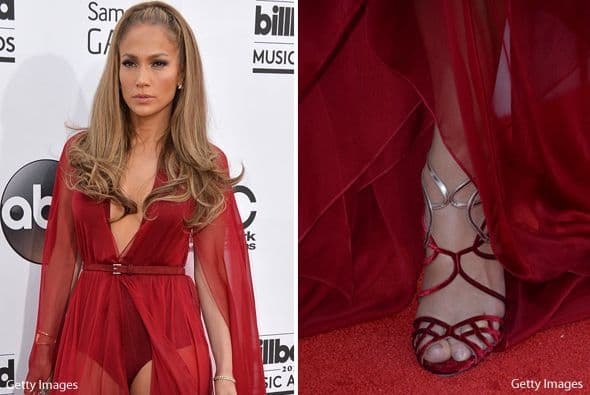 En otra entrega, parecía que iba disfrazada como de 'Mi Bella Genio'. Las sandalias que trían se le veían preciosas.