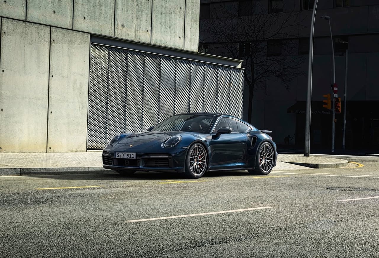 Ahora, un hombre en Florida enfrenta cargos de hurto mayor y emisión de un billete falso tras comprarse un Porsche 911 Turbo con un cheque que imprimió en su propio domicilio.