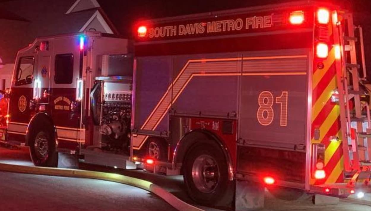 Los bomberos tuvieron que desalojar a 25 personas de sus casas, incluidas las mascotas para evitar que hubiera algún accidente.