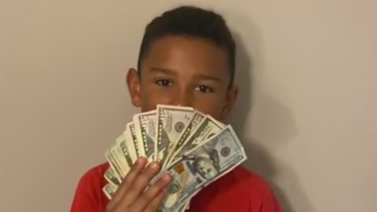 ¿Qué harías si te encontraras 5,000 dólares? Lo que hicieron un niño y su familia es ejemplar