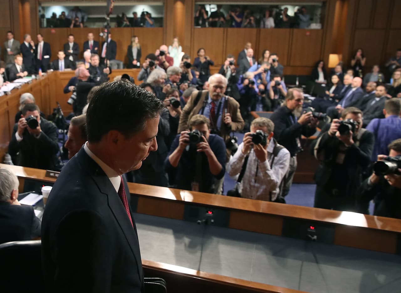 La llegada de James Comey a la presentación ante el comité de Inteligencia.