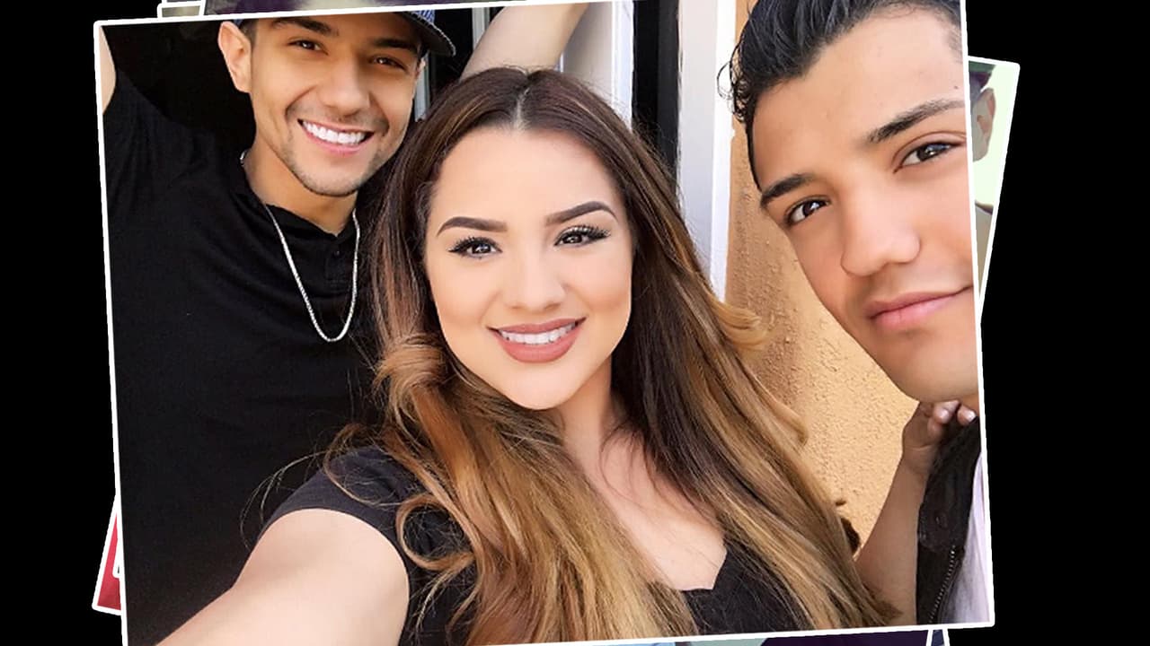 El capitán de Va Por Ti vive orgulloso de sus hermanos, Bebe y Mireya Coronel, quienes también cuentan con miles de seguidores en las redes sociales. Bebe canta, baila y modelo y Mireya tiene una boutique de moda . No hay duda de que los hermanos Coronel están de moda.
