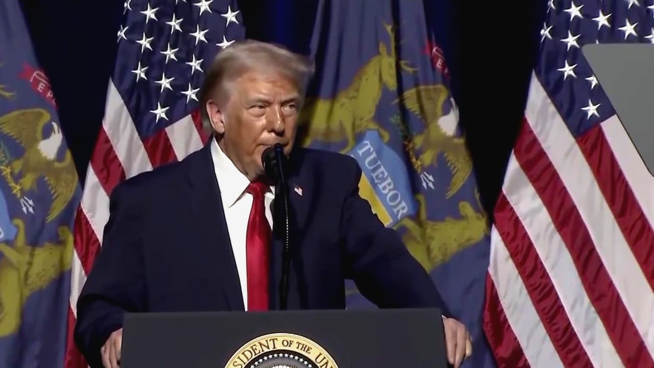 Trump defiende política económica y exterior con discurso en Detroit, Michigan