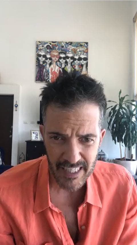 La situación fue compleja. Se le practicó una traqueotomía y 
<b><a href="https://www.univision.com/famosos/confirman-que-fernando-del-solar-fue-dado-de-alta-tras-haber-estado-delicado-en-un-hospital-fotos" target="_blank">estuvo en terapia intensiva</a></b> varias semanas. Fue dado de alta hasta febrero de 2020. 
<br>