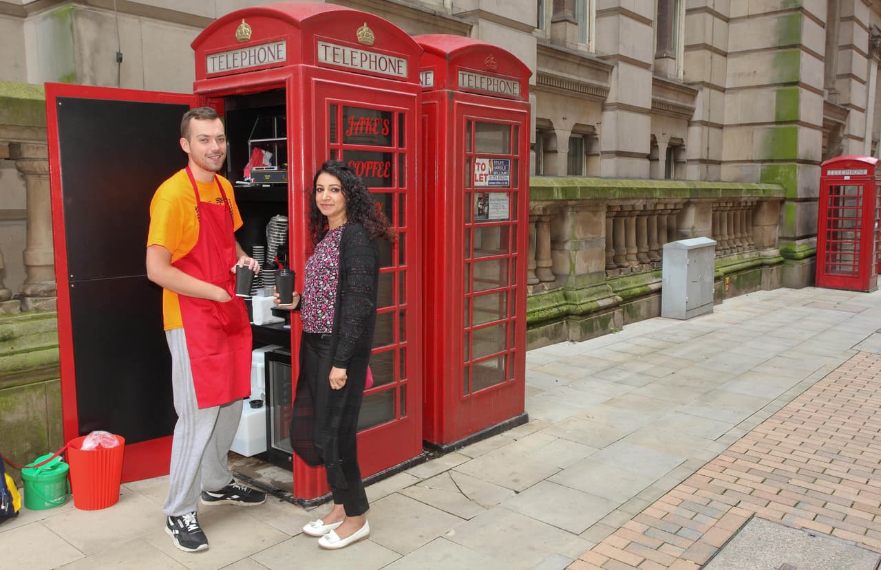 El actual barista y dueño encontró, Jake Hollier, después de mucho buscar un cambio en su vida, este negocio apasionante y divertido.