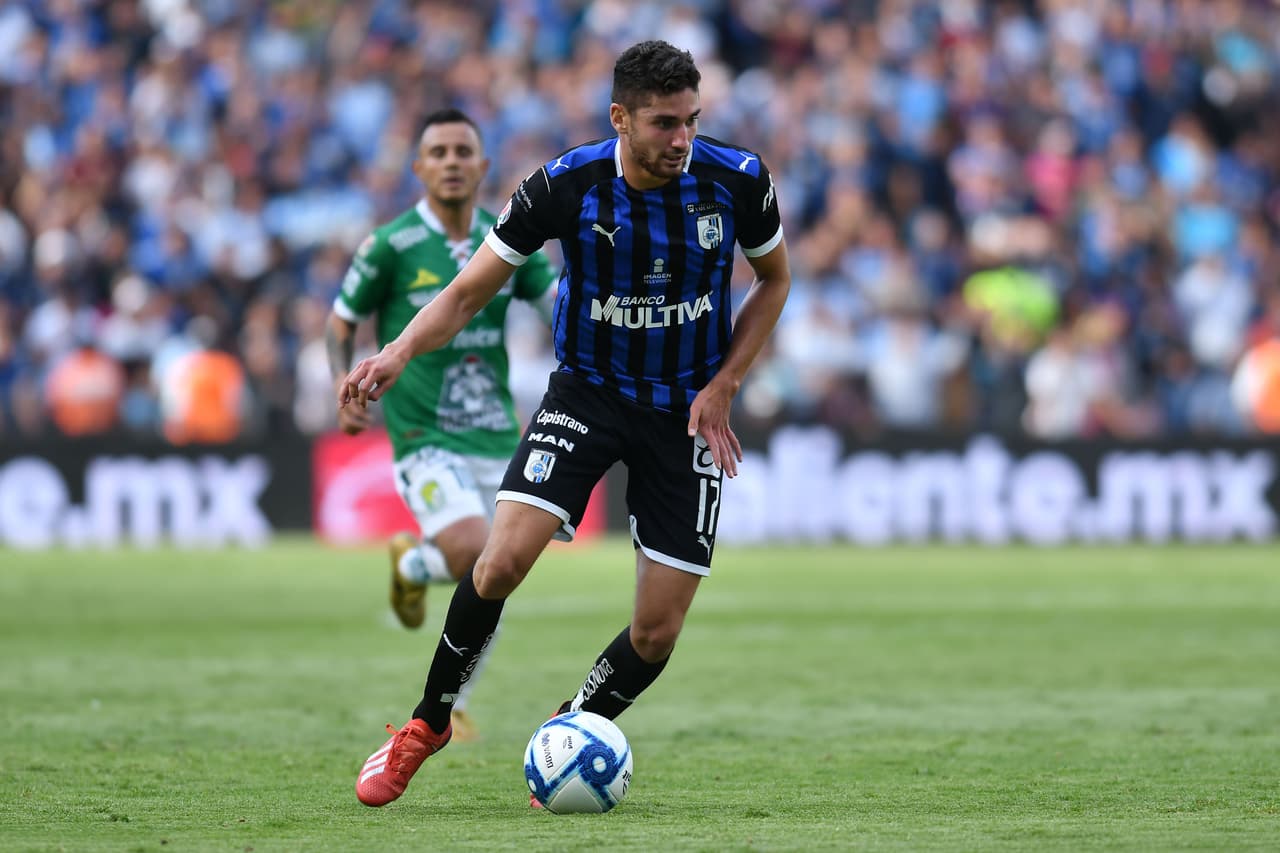 Paolo Yrizar tiene 22 años, juega en el Querétaro y vale €400 mil.