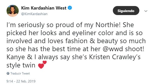 "¡Estoy seriamente orgullosa de mi Northie! Ella escogió su look y color de delineador, se involucró mucho y le encanta la moda y la belleza. ¡Se divirtió muchísimo en su sesión fotográfica para Women's Wear Daily! Kanye y yo siempre decimos que es la gemela del estilo de Kristen Crawley", se lee en el mensaje.