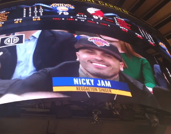 El cantante aprovechó su estadía para ver jugar a los Knicks.