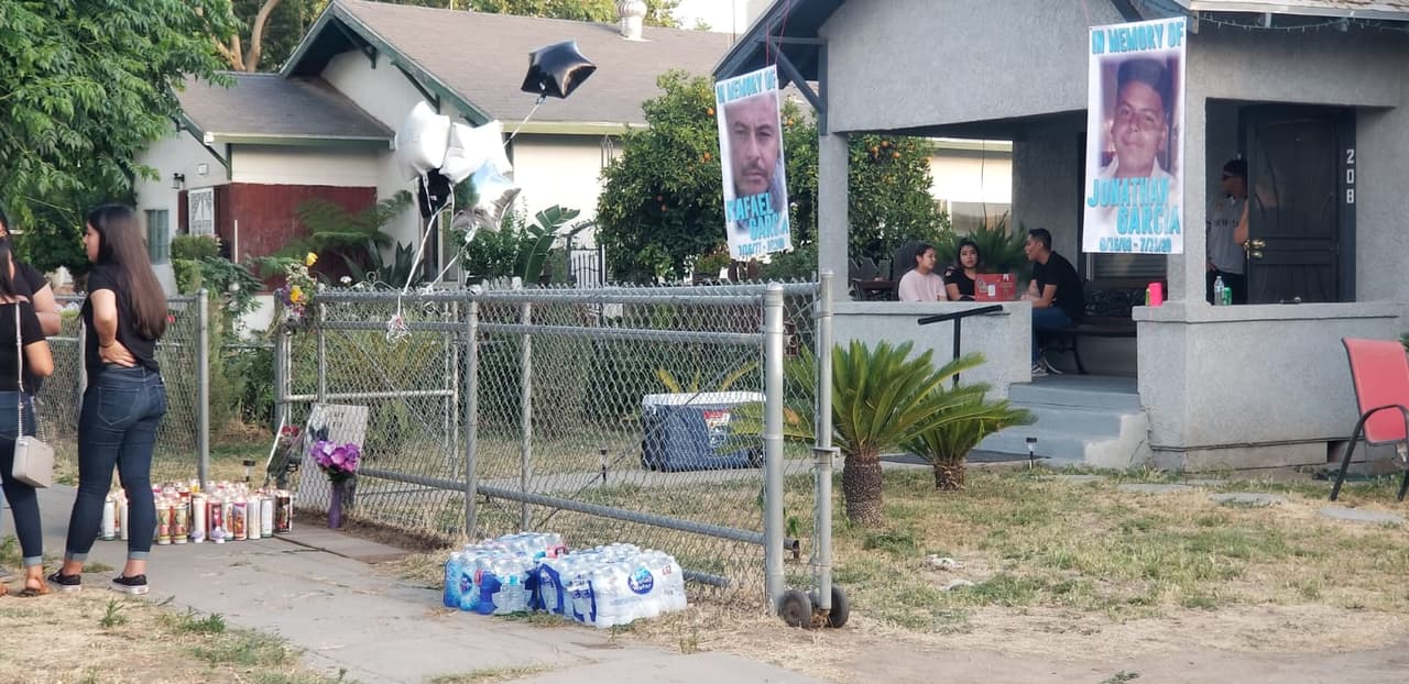 Realizan vigilia en honor a víctimas de tiroteo ocurrido en Fowler